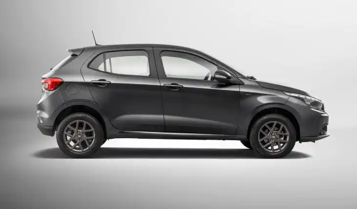 Argo, tipo de carro hatch Fiat Argo prata, tipo de carro hatch compacto ideal para uso urbano